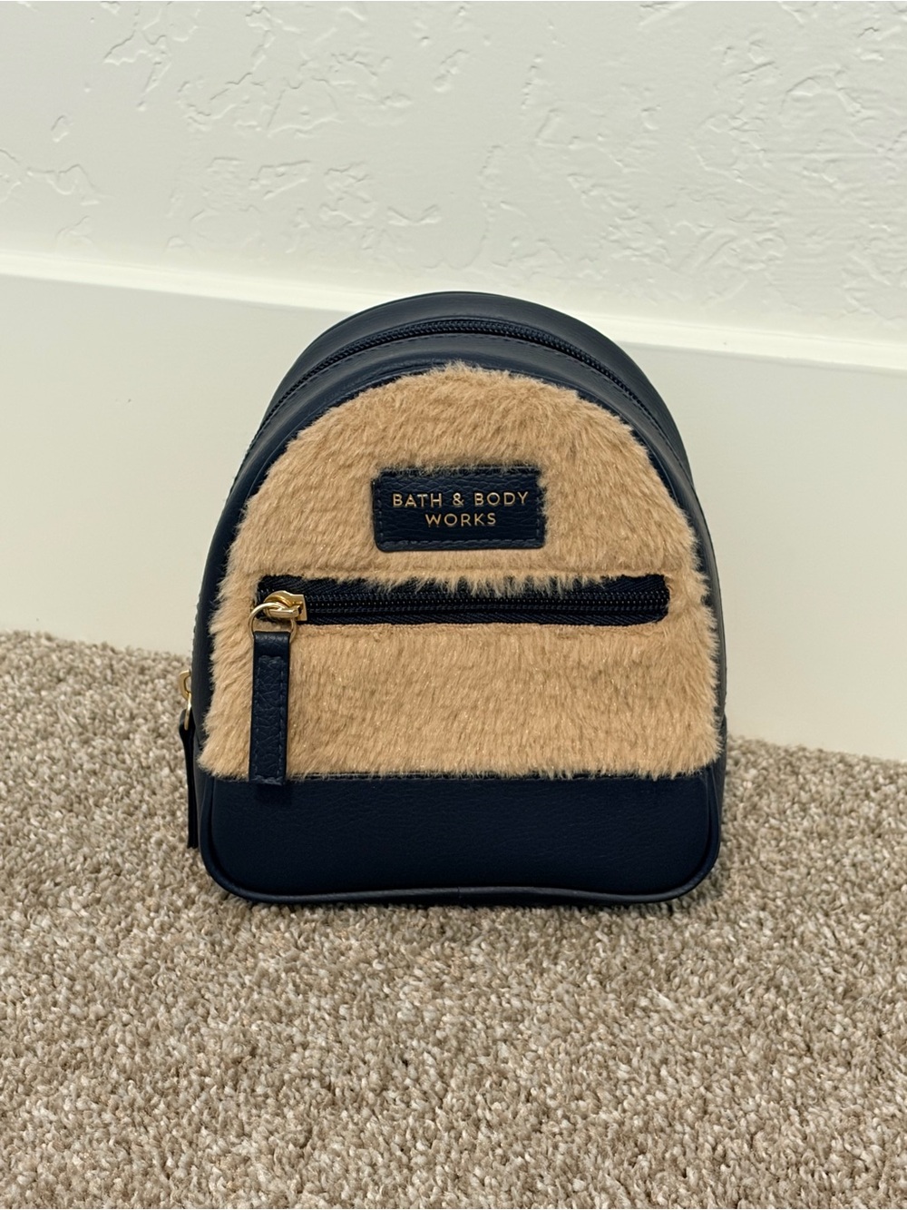 🇺🇸 Bath & Body Works Navy Blue Faux Fur Cosmetics Travel Bag